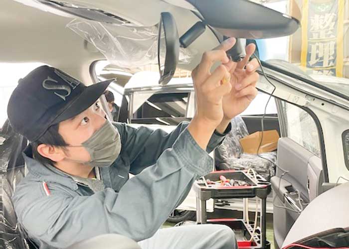 新車のオプションパーツ取付