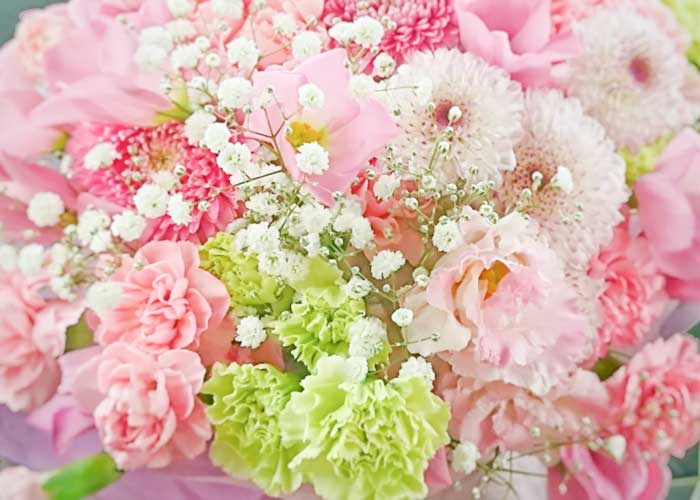 切花の仕分け作業および 販売スタッフ