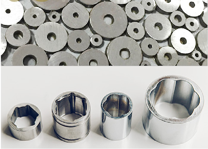 高精度鋼管(パイプ)の製造スタッフ