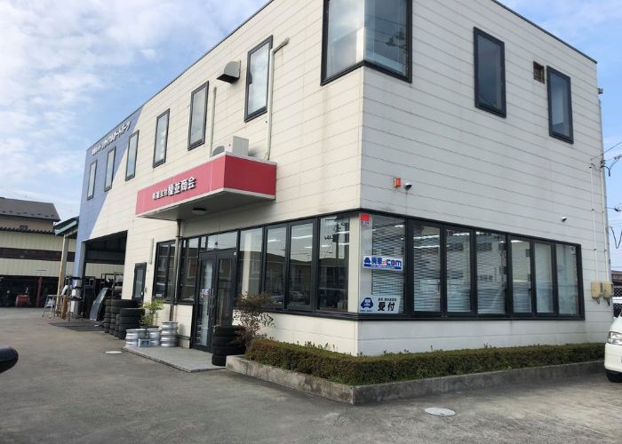 事務所内でのフロント業務(自動車リサイクル販売会社)