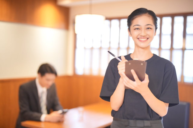 ホール及び簡単な厨房補助