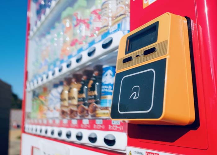 自販機の飲料品補充と集金