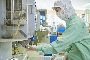 製品を取り出して箱に入れるだけ！初回時給UPキャンペーン★特別時給1300円★