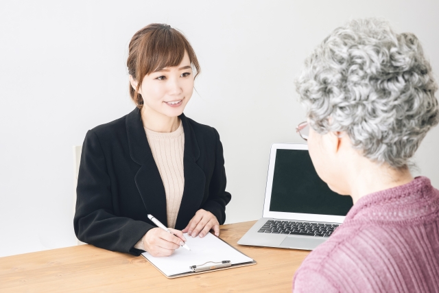 お得意先へ訪問し置き薬の点検と説明（訪問販売ではありません）