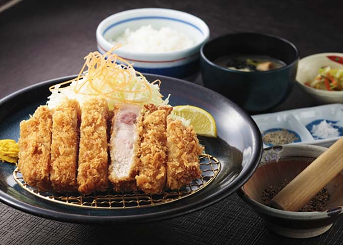 とんかつ屋さんでの調理、接客業務
