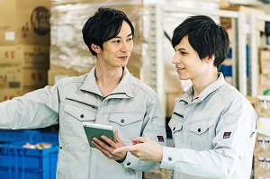 ボタンを押すだけのかんたん機械オペレーター／土日祝休み！20~30代活躍中！