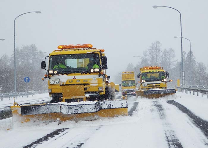 高速道路（東北道・磐越道）の除雪車オペレーター又は助手