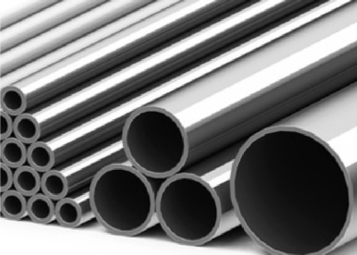 高精度鋼管(パイプ)の製造スタッフ