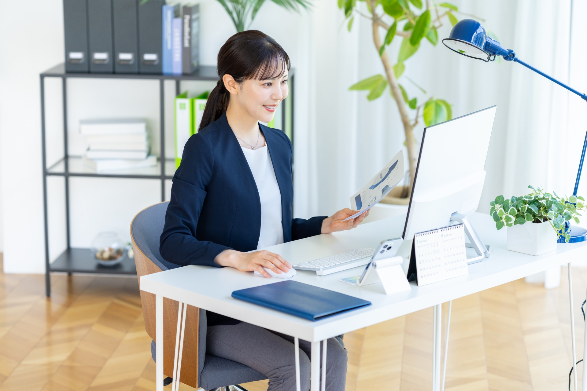 書類の仕分けなど、庶務事務