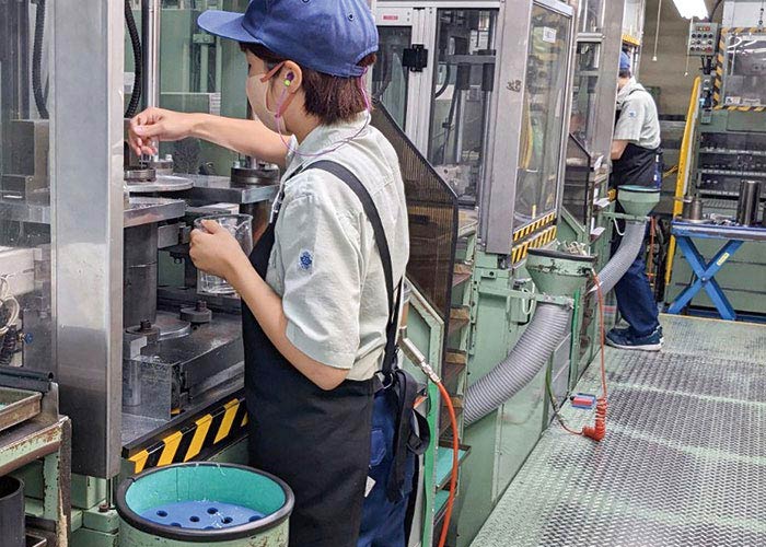 自動車等に使用するゴムパッキン製造